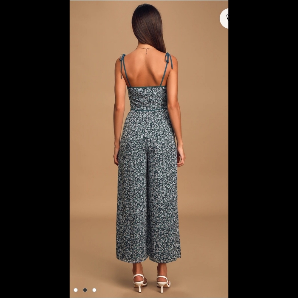 🆕️ Ali & Jay Blue & White Floral Cropped Jumpsuit - Picture 4 of 16